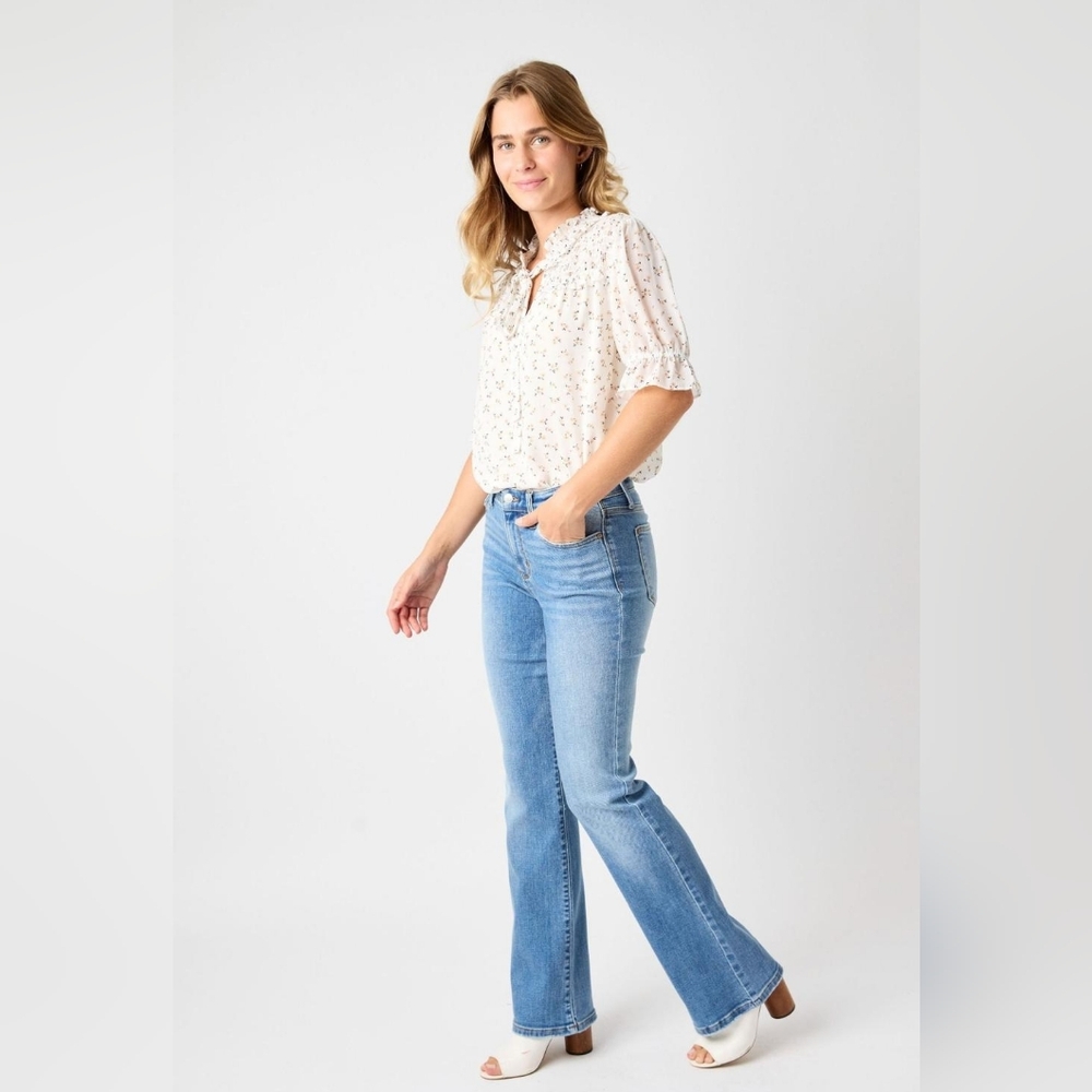 Judy Blue Make It Easy
Mid Rise Bootcut 82547